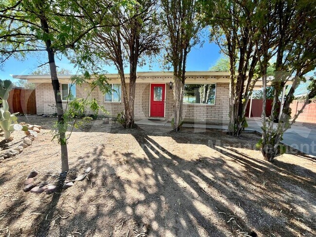 Primary Photo - 7570 E Logan Dr
