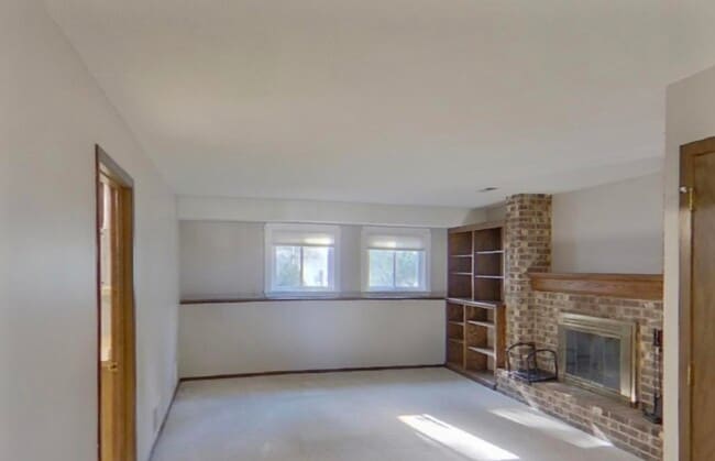 Building Photo - Special One In E 116th St Available Now.