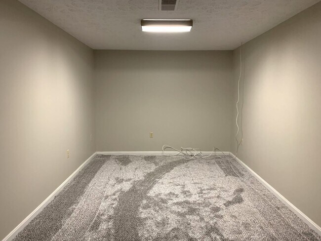 Building Photo - CONTRACT PENDING!!Spacious 2-story, 3 bed/...