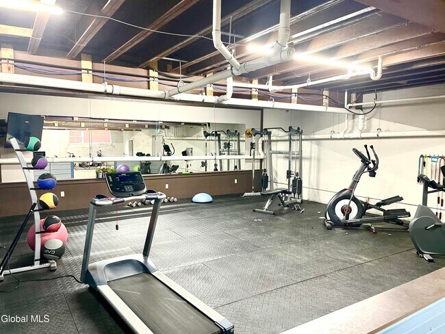 Building Photo - 34 William St