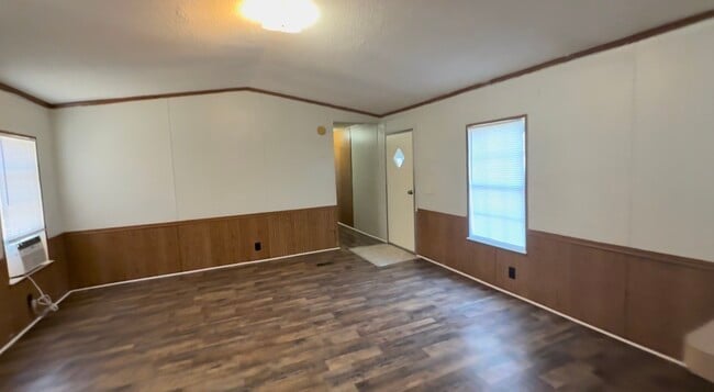 Building Photo - 115 Mary Ave