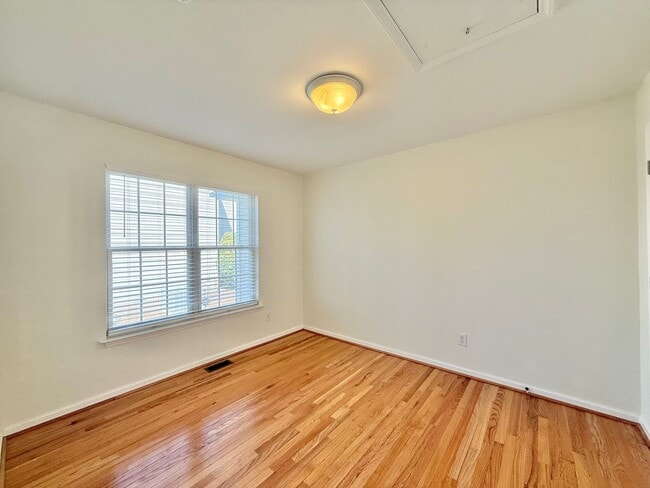 Building Photo - Charming 2BD, 2BA Durham Home with a Bonus Room/Office & Fenced Yard in a Prime Location