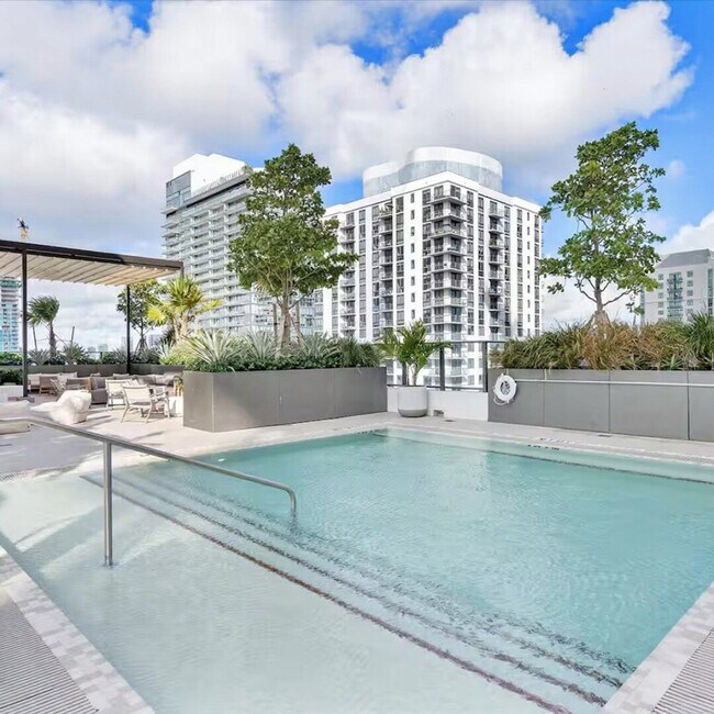 Building Photo - 11 NE 6th St