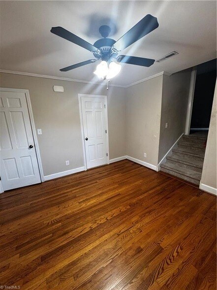 Building Photo - 505 Willow Dr
