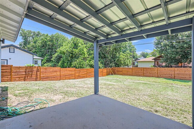 Building Photo - 3501 Santa Fe Dr
