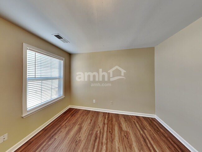 Building Photo - 9740 Lakemoore Cv