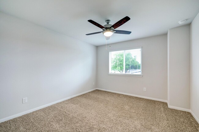 Building Photo - 934 Grand Emperor DR