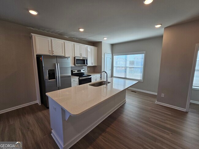 Building Photo - 4 Silver Ln