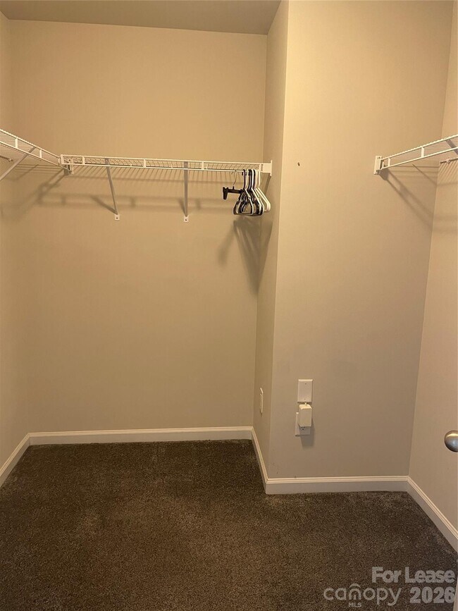 Building Photo - 2909 Old Field Rd