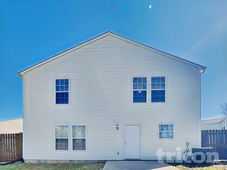 Building Photo - 1840 Blackmore Dr