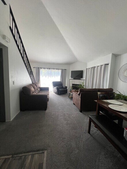 Building Photo - 24155 Del Monte Dr