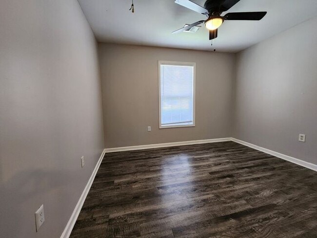 Building Photo - MOVE IN SPECIAL - HALF OFF 1ST MONTHS - All Electric 1 Bedroom 1 Bathroom