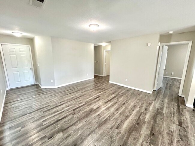 Building Photo - 228 Dormont Dr NE