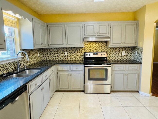 Building Photo - Modern 3-Bedroom Beauty in East Montgomery