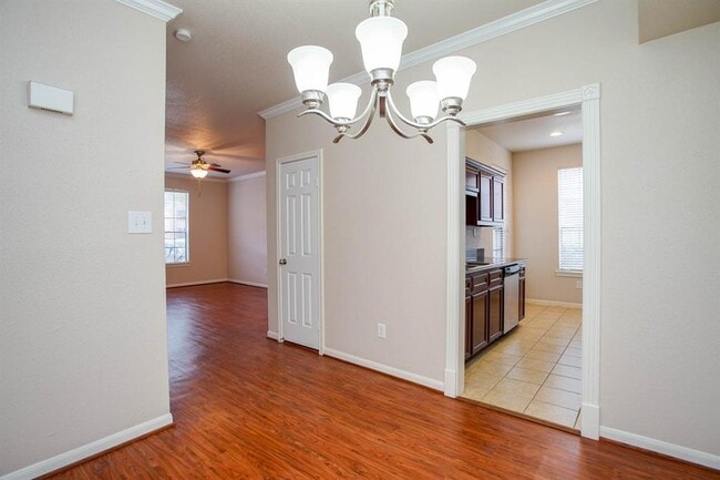 Building Photo - 2255 Braeswood Park Dr