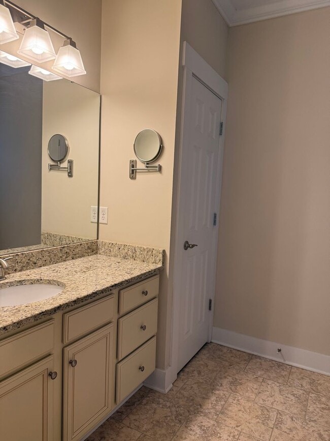 Building Photo - Townhouse walking distance to Black Mountain available now!