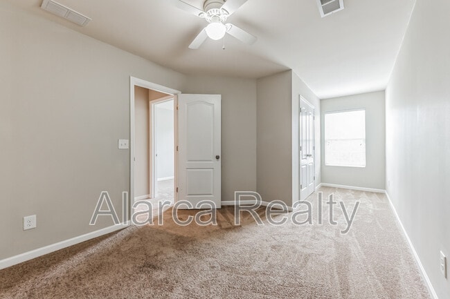 Building Photo - 8285 Viewpoint Lane