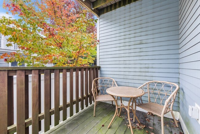 Building Photo - 170 W Fifth St