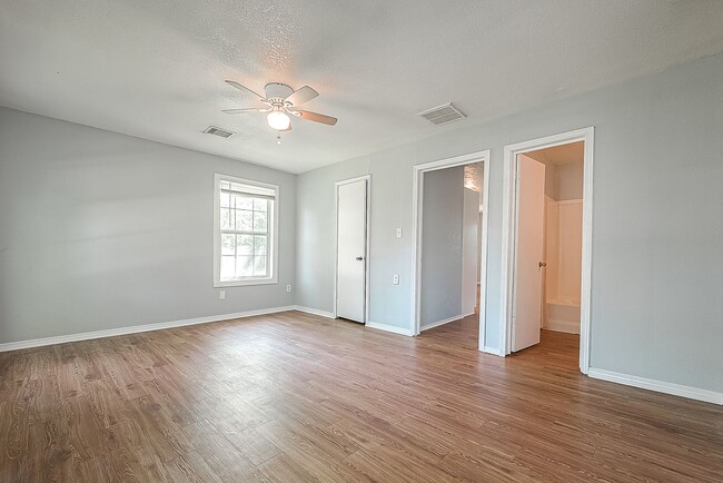 Building Photo - Affordable spacious 4bed/2bath single-fami...