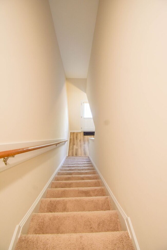 Building Photo - 3 Bedroom 2.5 Bathroom- Built in 2024!