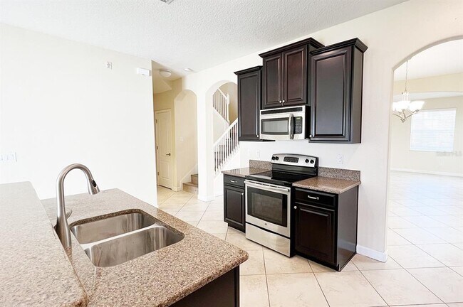 Building Photo - 1604 Thetford Cir