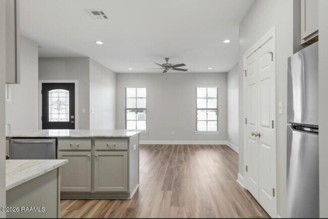 Building Photo - 139 Iberia St