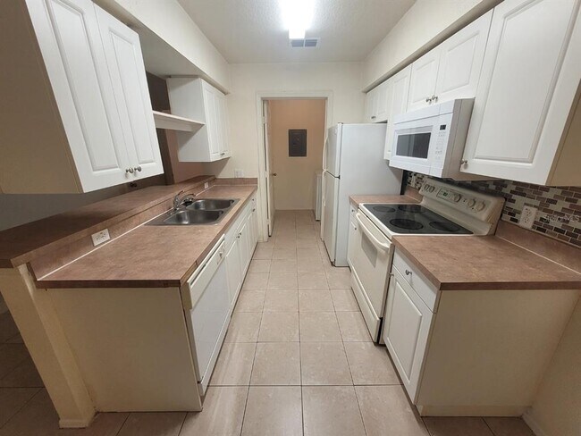 Building Photo - 36101 Deer Creek Dr