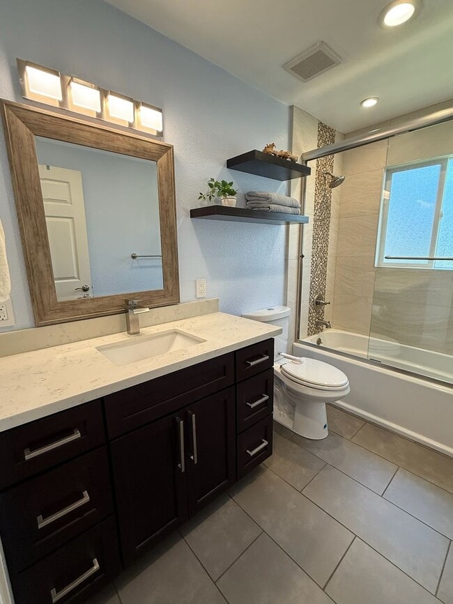 Building Photo - Beautiful 3 Bed 2.5 Bath Home in the Prune...