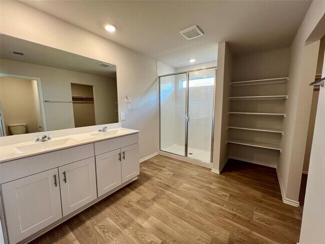 Building Photo - 420 Lancebill Dr
