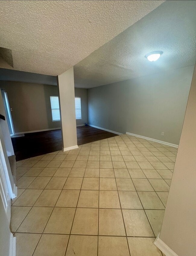 Building Photo - Freshly renovated 3 bedroom condo in Decatur