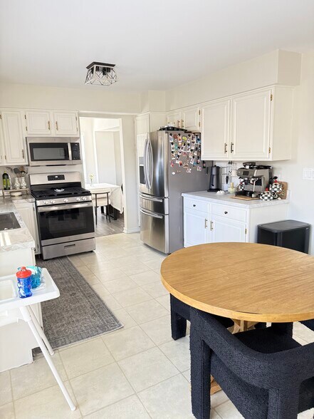 Building Photo - 1058 Longford Rd