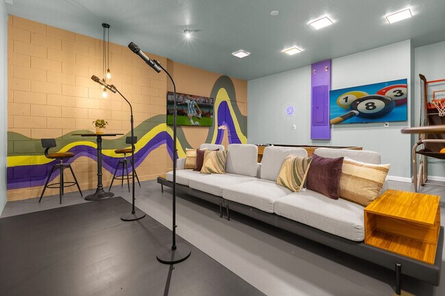 Building Photo - 221 Ballo Dr