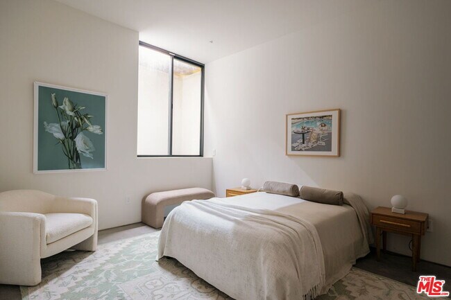 Building Photo - 5208 Sanchez Dr