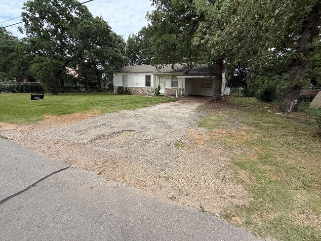 Primary Photo - Rendon Area; Single-Family home sitting on...