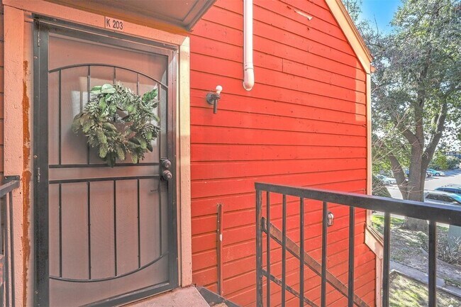 Building Photo - 9821 Walnut St