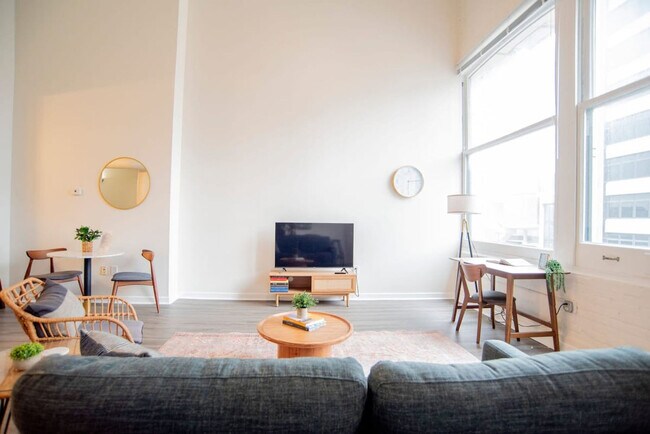 Building Photo - 125 W Market St