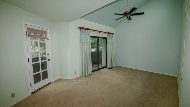 Building Photo - Stylish Sea Colony 3-Level Townhome!