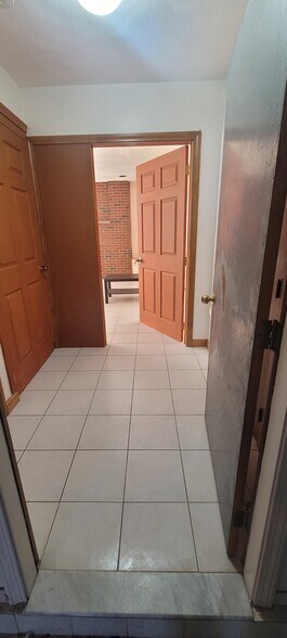 Building Photo - 15 Landers Rd