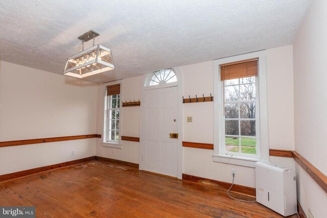 Building Photo - 562 Smithfield Ln