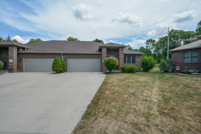 Building Photo - 808 S Silverwood Rd