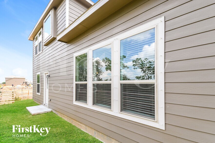 Building Photo - 6542 Blimp Base Blvd