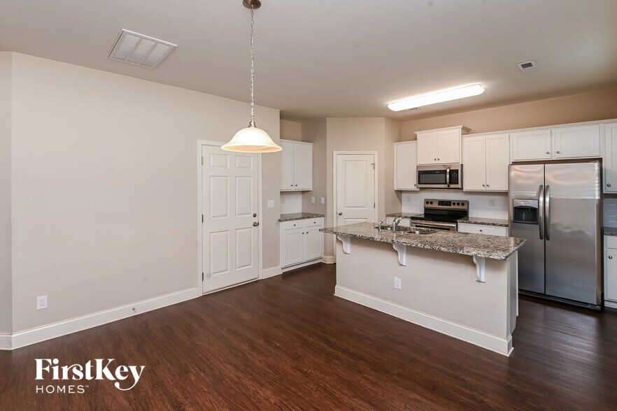 Building Photo - 9147 Marion Oaks Dr