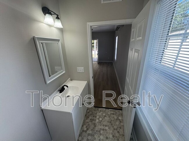 Building Photo - 821 Belleview Ave