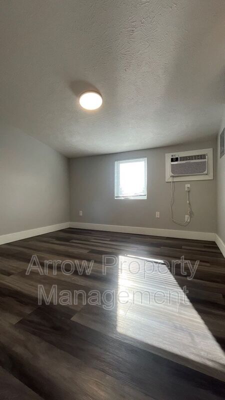 Building Photo - 877 N 26th St