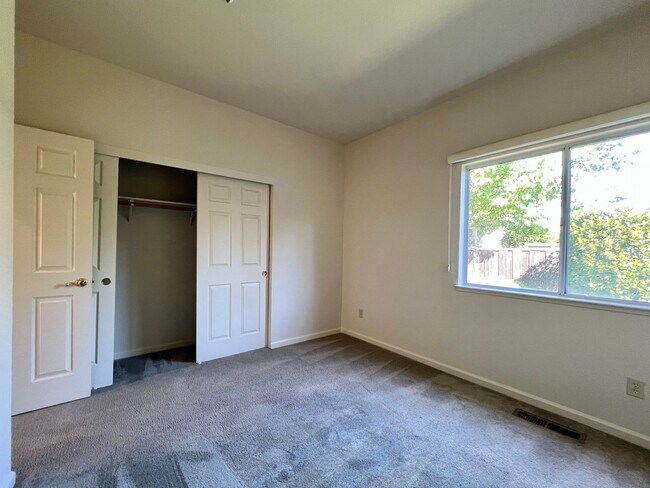 Building Photo - 3 Bedroom, 2 Bathroom Popular North Napa Rancho Las Flores Area