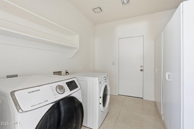 Building Photo - 9714 E Camino Del Santo