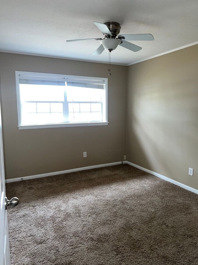 Building Photo - 101 Willow Dr