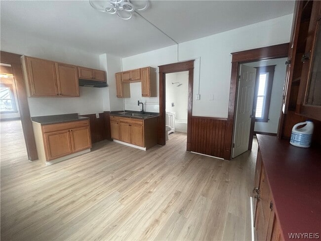 Building Photo - 411 Cambridge Ave