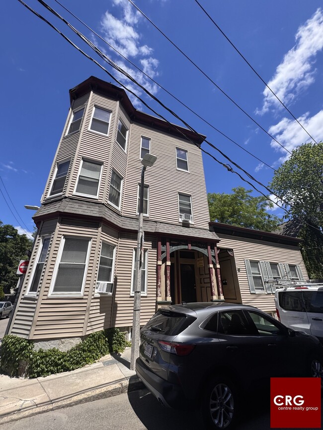 Building Photo - 13 Bismarck St