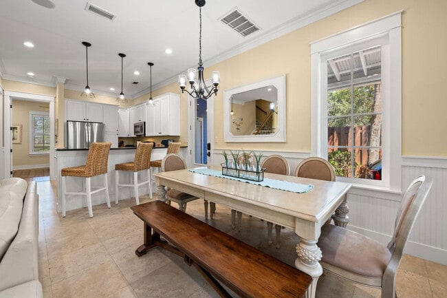 Building Photo - 2469 Bungalo Ln